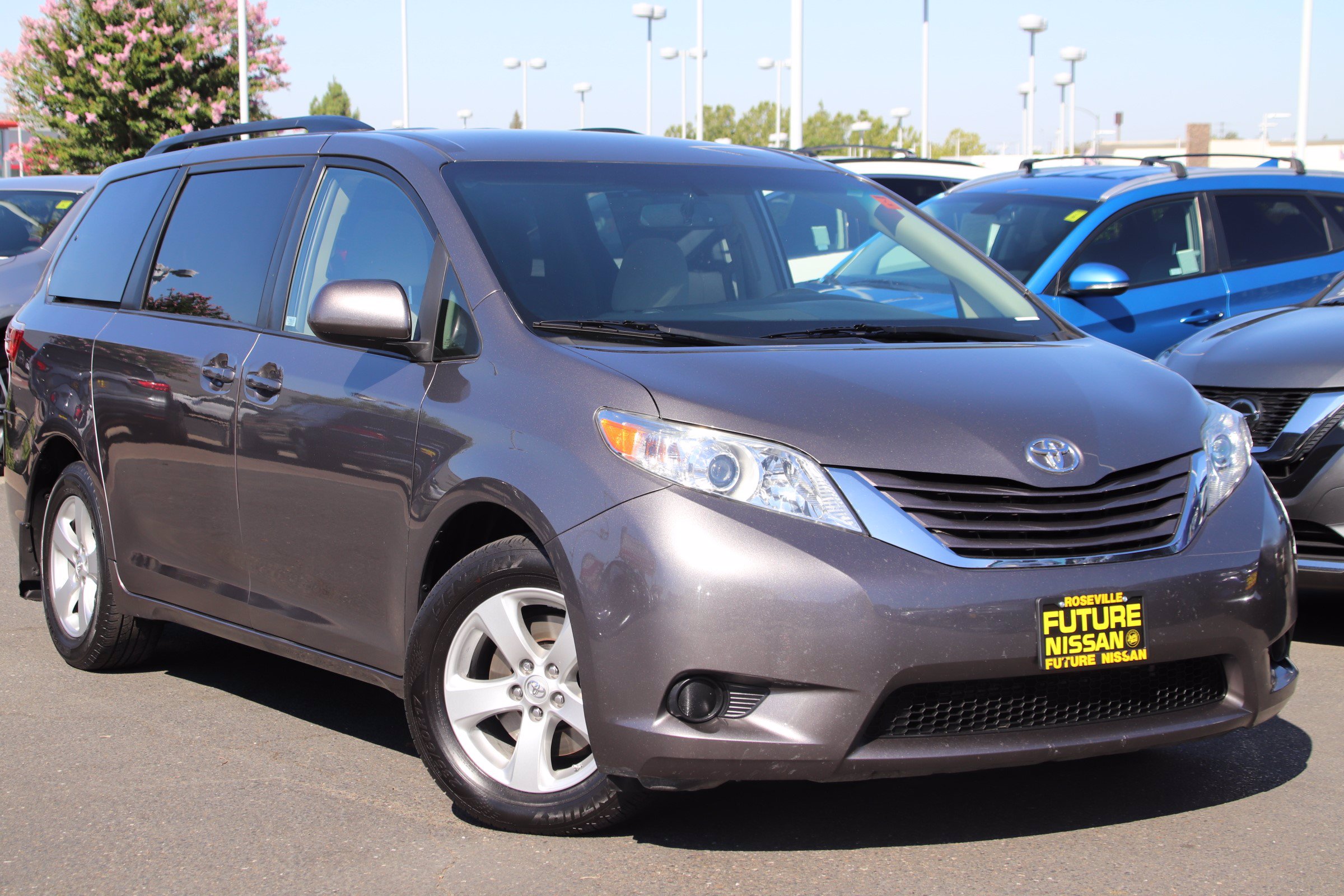 Pre-Owned 2015 Toyota Sienna L 4D Passenger Van in Roseville #P29169 ...